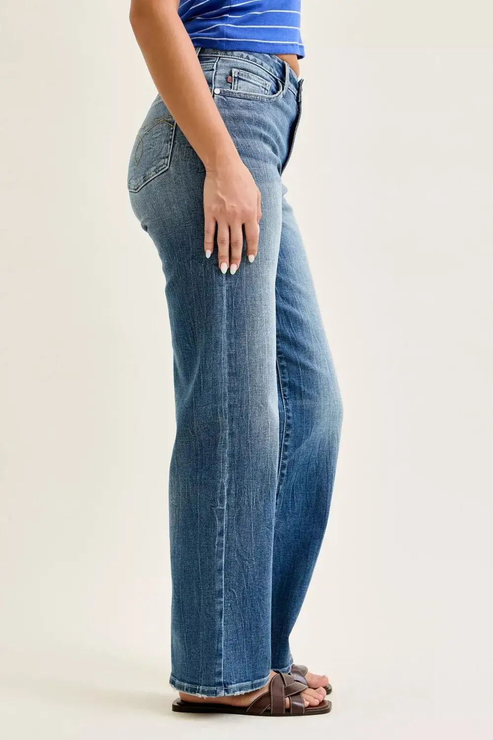 Mid-Rise Relaxed Cropped Washed Straight Leg Jeans