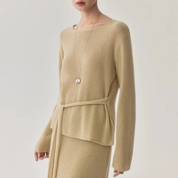 Women's Wool Round-Neck Slim-Fit Sweater