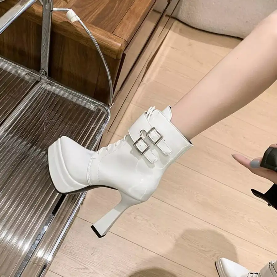 Classic Lace Up Block Heels Boots