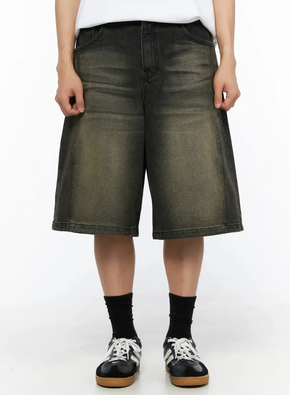 Men's Wide-Fit Vintage Wash Denim Shorts