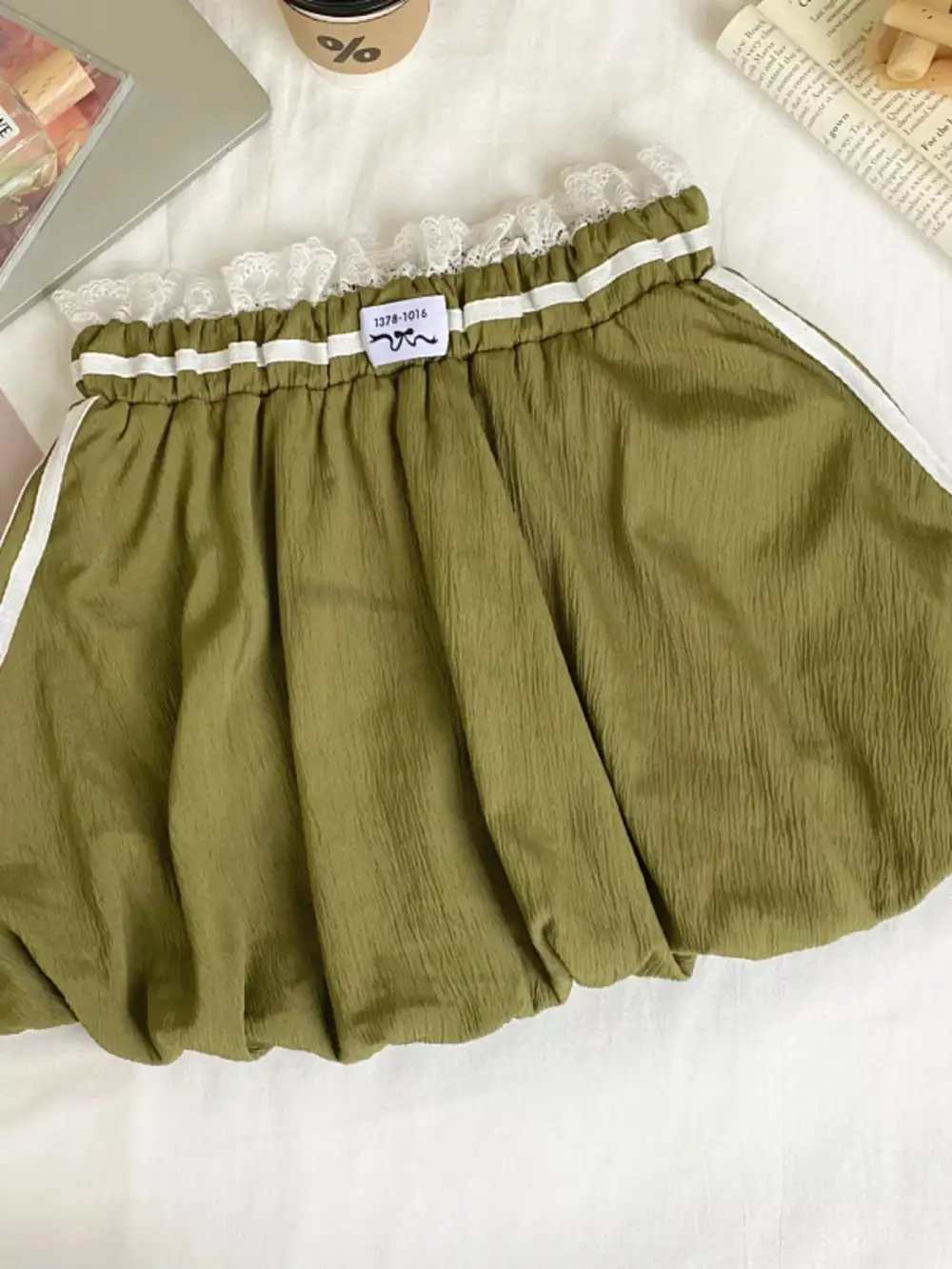 Lace Trim Elastic Waist Mini Skirt