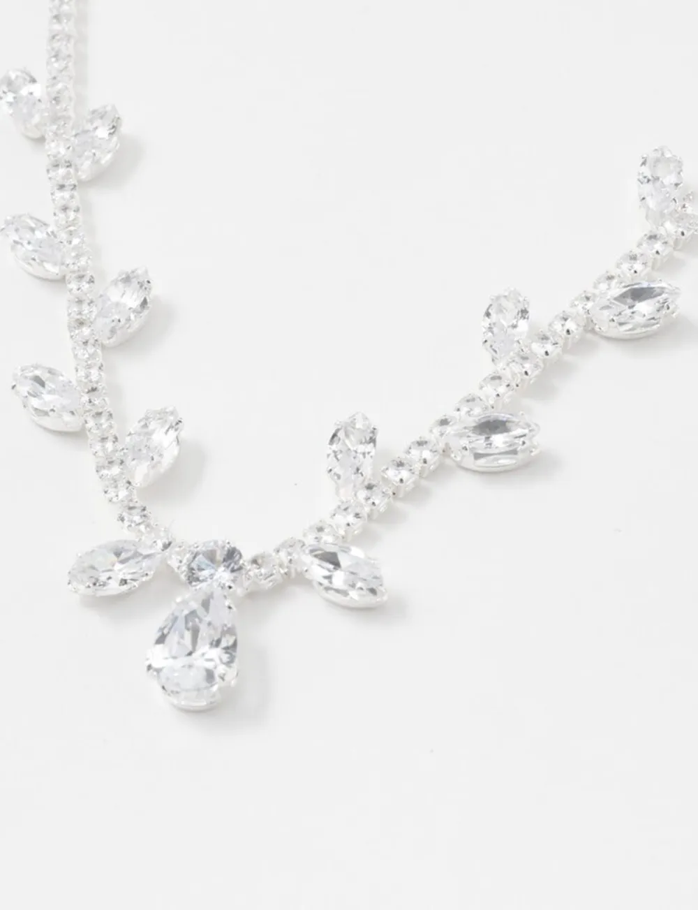 Elegant And Exquisite Crystal Pendant Necklace