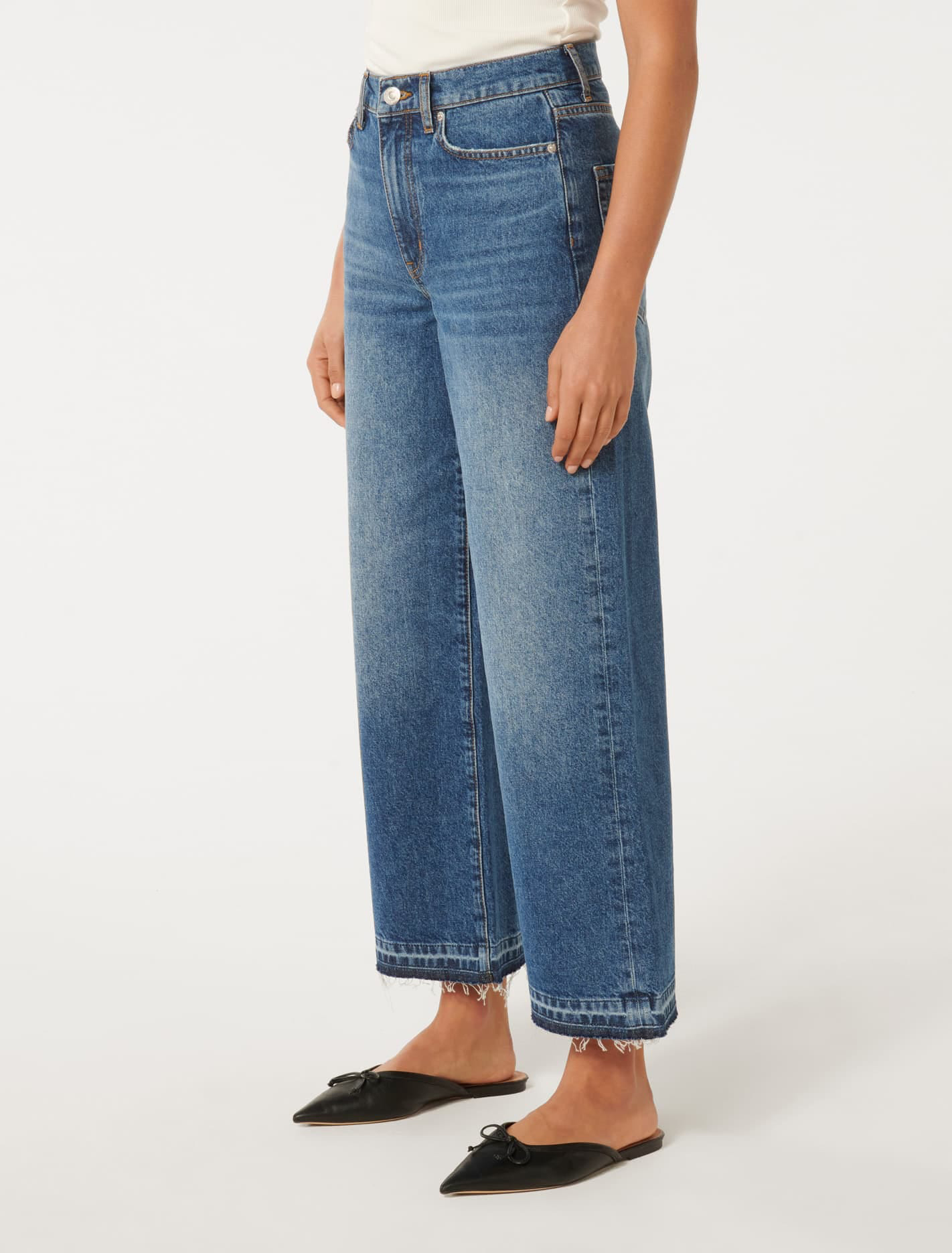 Wide-Leg Cropped Jeans