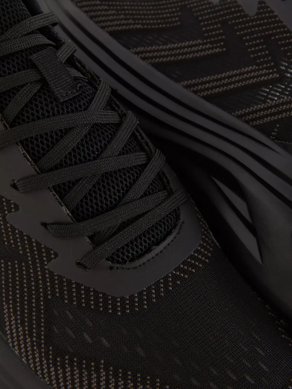 Daily Lightweight Anti-Slip Wear-Resistant Sports Shoes