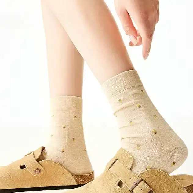 Dainty Floral Ribbed Crew Socks