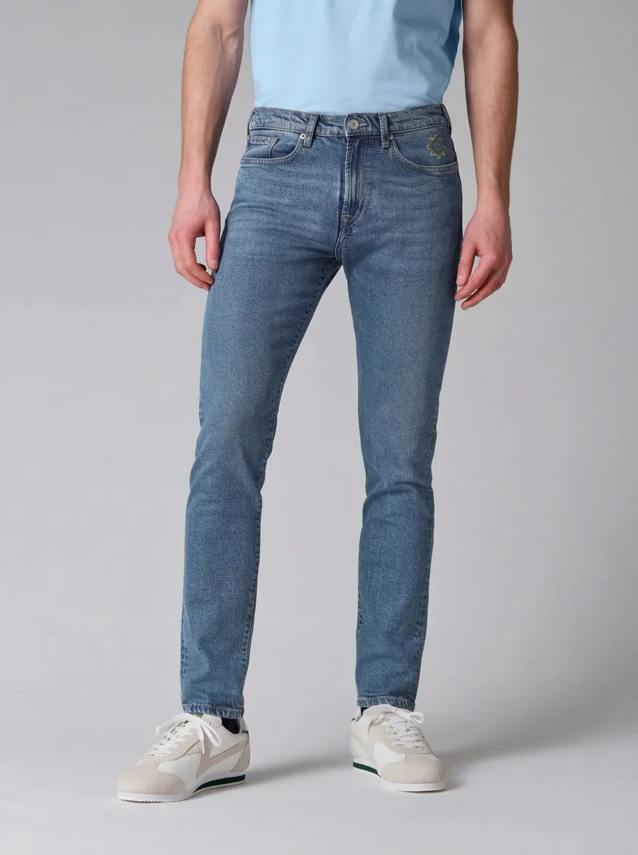 Men's Classic Comfort Gear Emblem Printed Stretch Denim Jeans