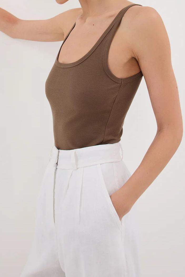 LOW SCOOP KNIT TANK