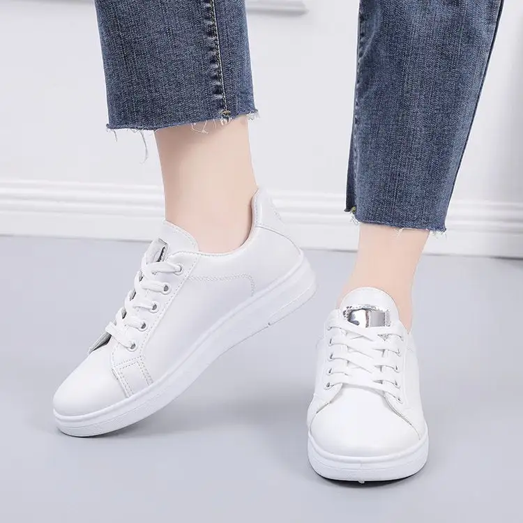 Lightweight Metallic Accent Everyday Casual Flats