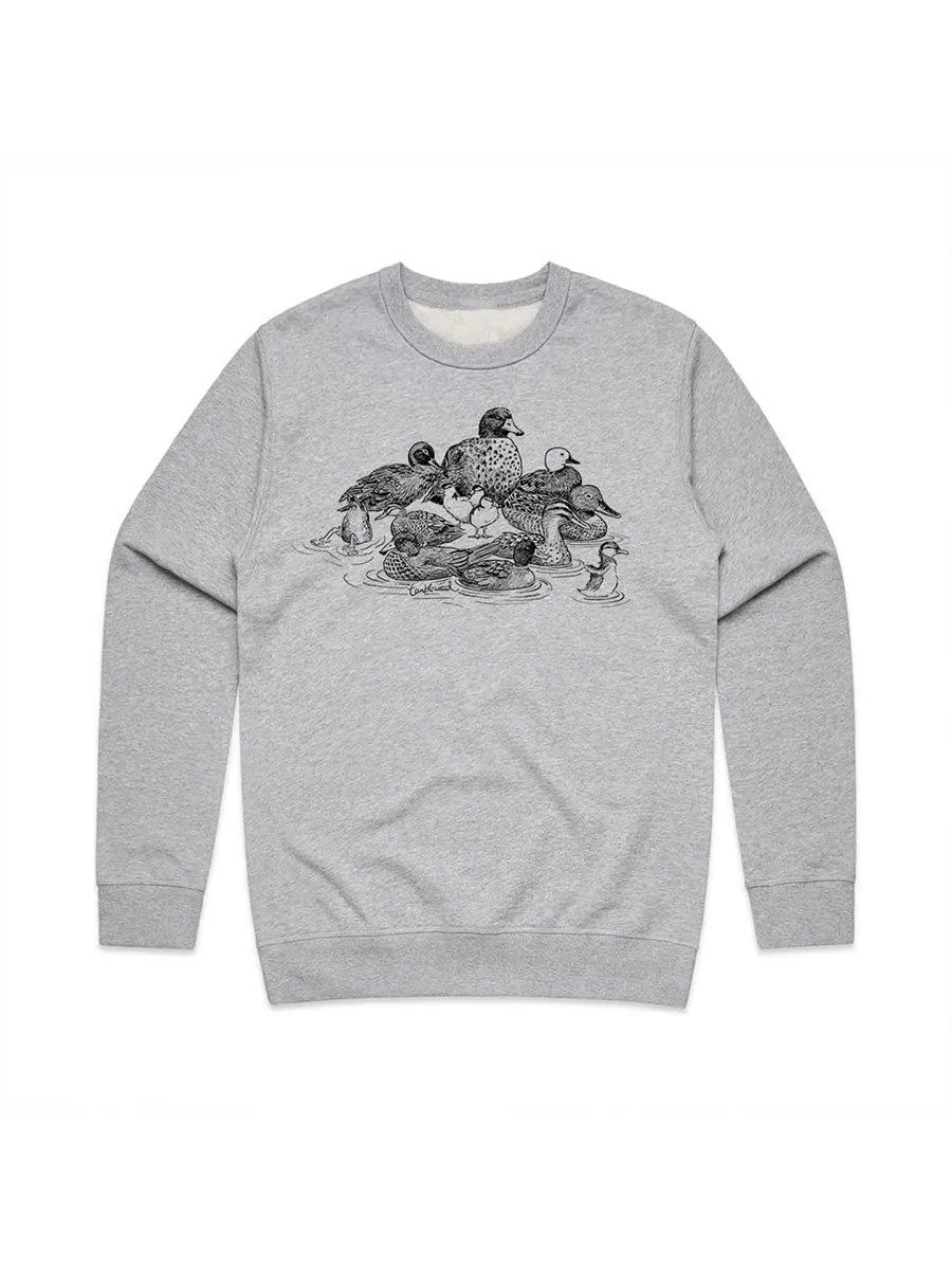 A versatile casual sports shirt with a simple duck-pattern design