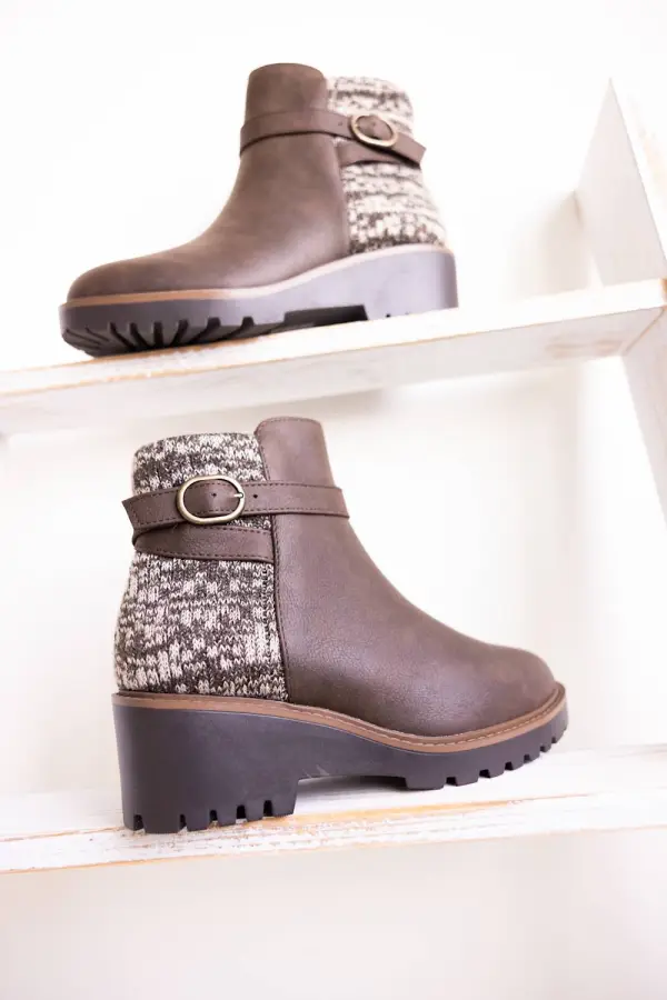 Wedge Buckle Detail Zip Entry Platform Bootie