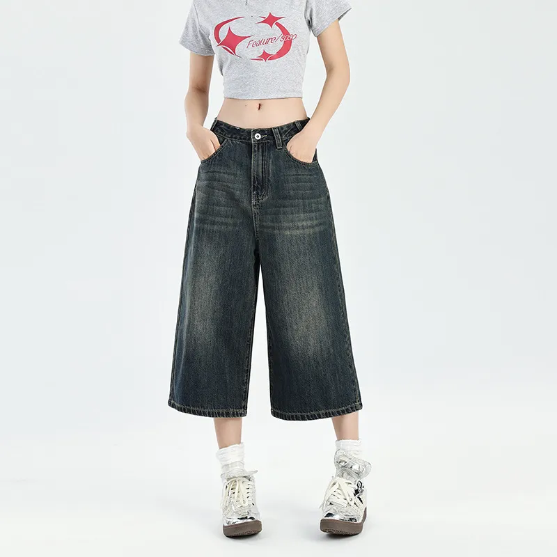 Relaxed Wide Leg Cropped Jeans