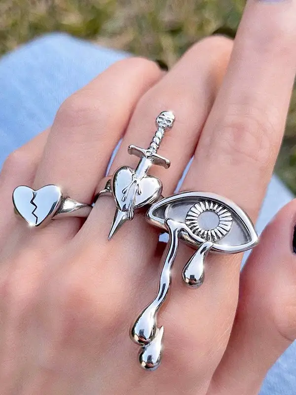 Eye Motif Heart Ring