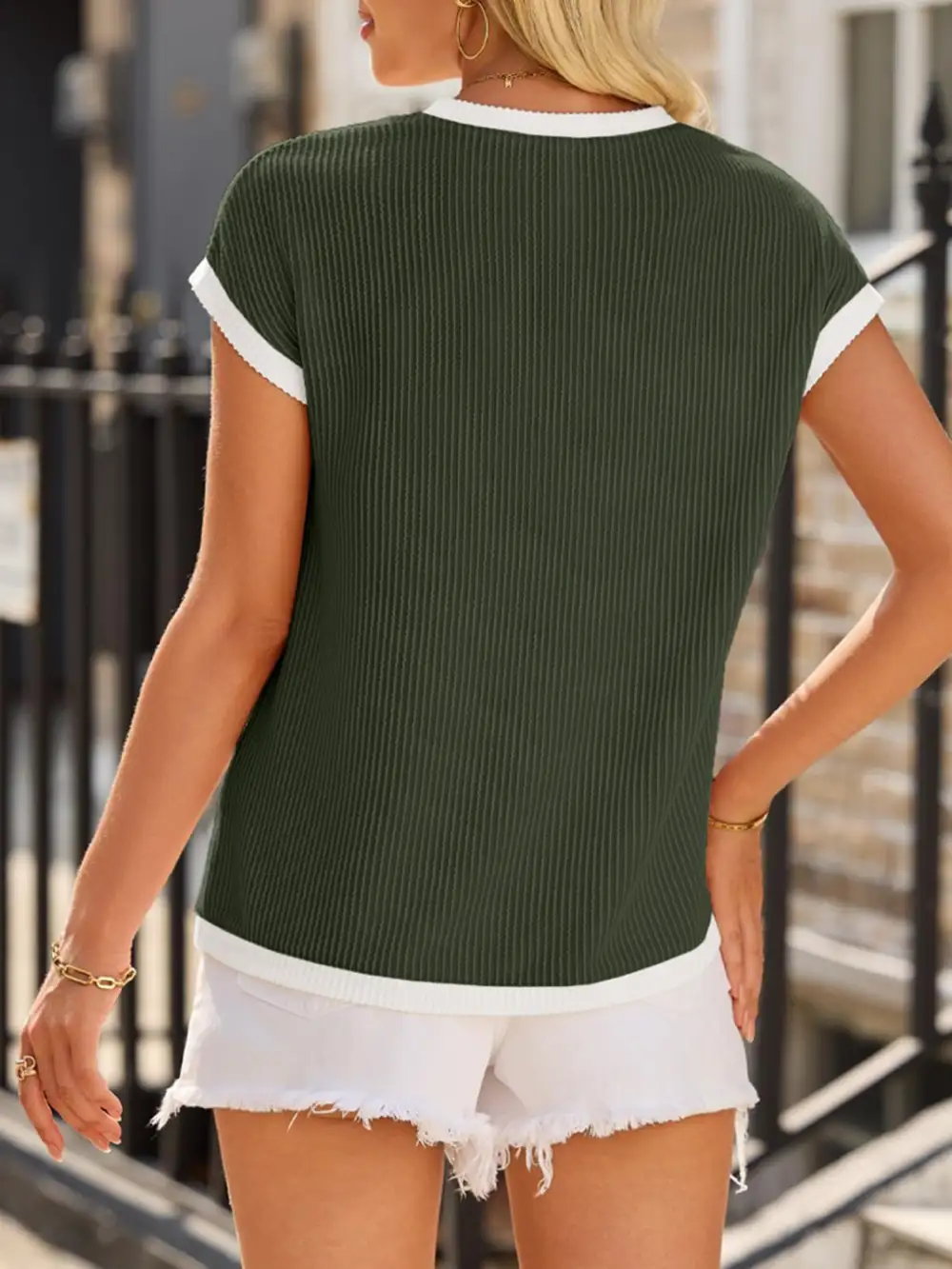 Round-Neck Short-Sleeve Contrast-Trim T-Shirt