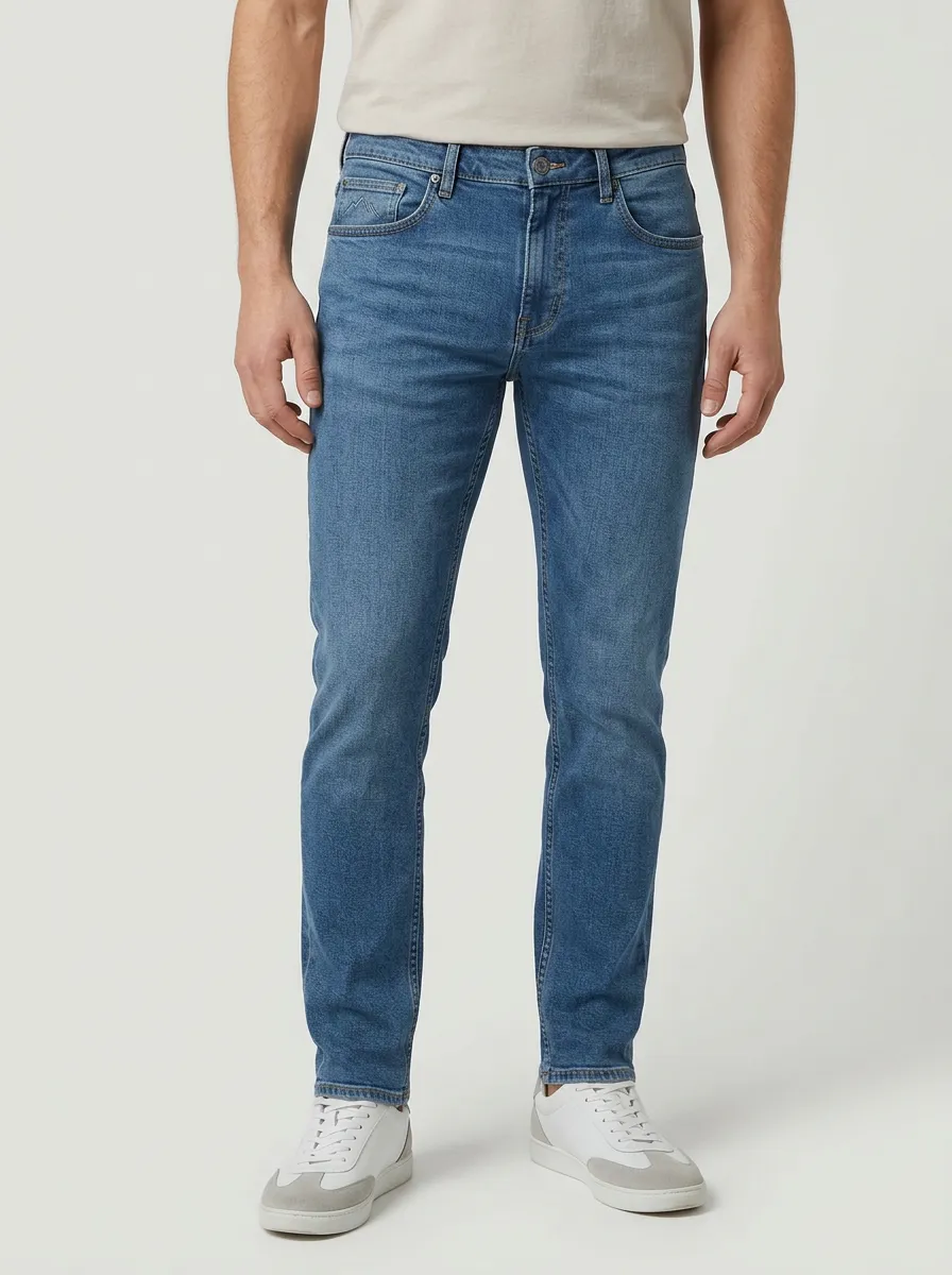 Men's Classic Weekend Mountain Logo Stretch Denim Jeans