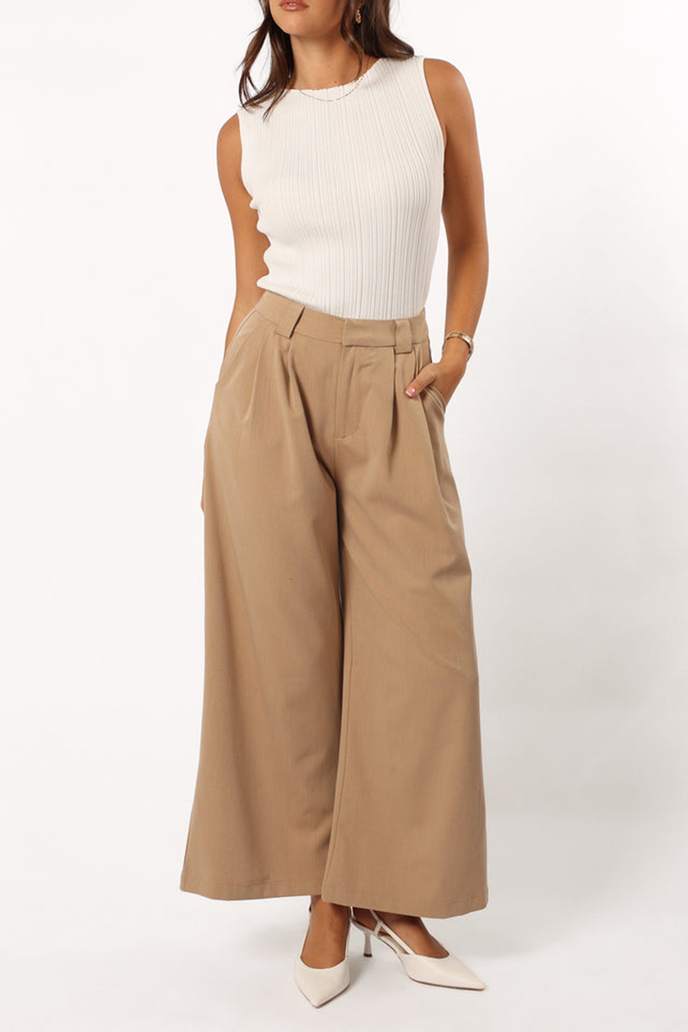 BLACK AND WHITE KNITTED VEST