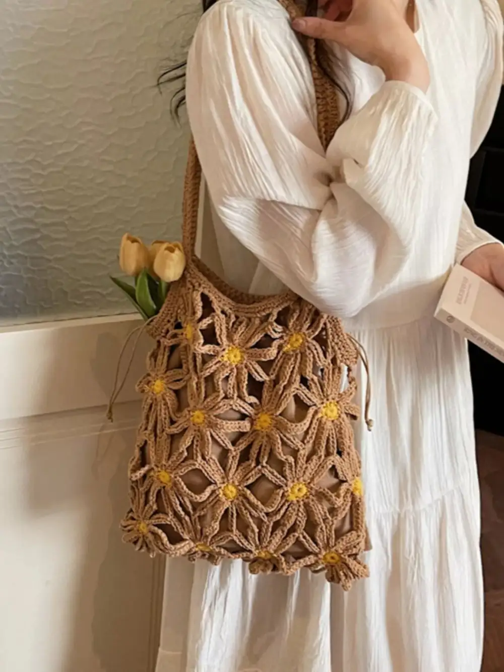 Crochet Daisy Shoulder Bag