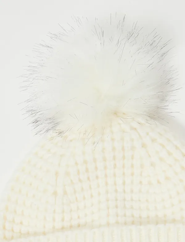 Gentle Cream Wool Ball Hat