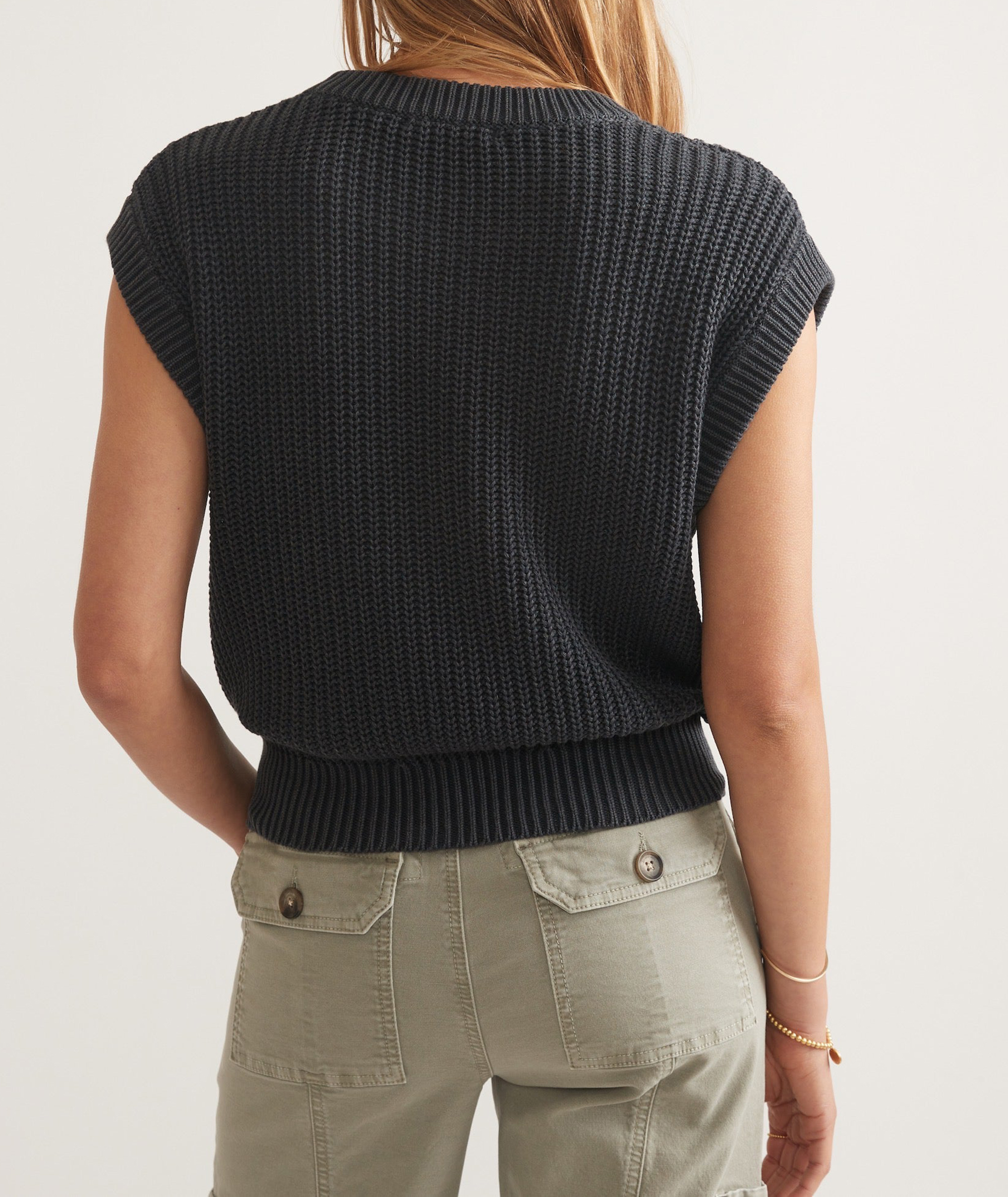 Sleeveless Knitted Sweater with Details