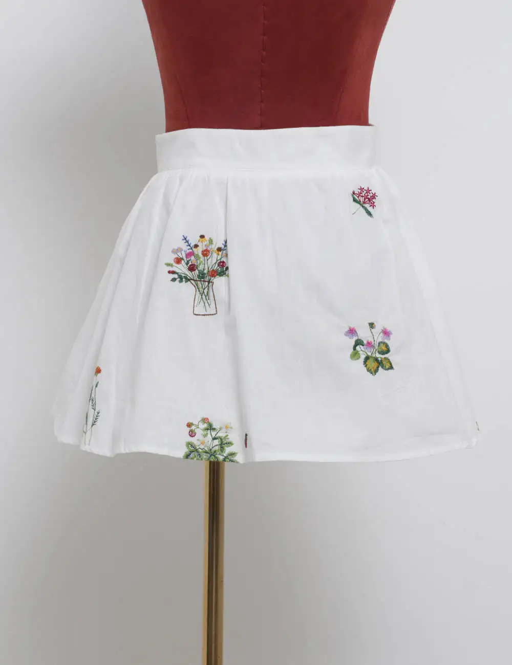 Chic Flower Embroidery Button Closure Mini Skrit