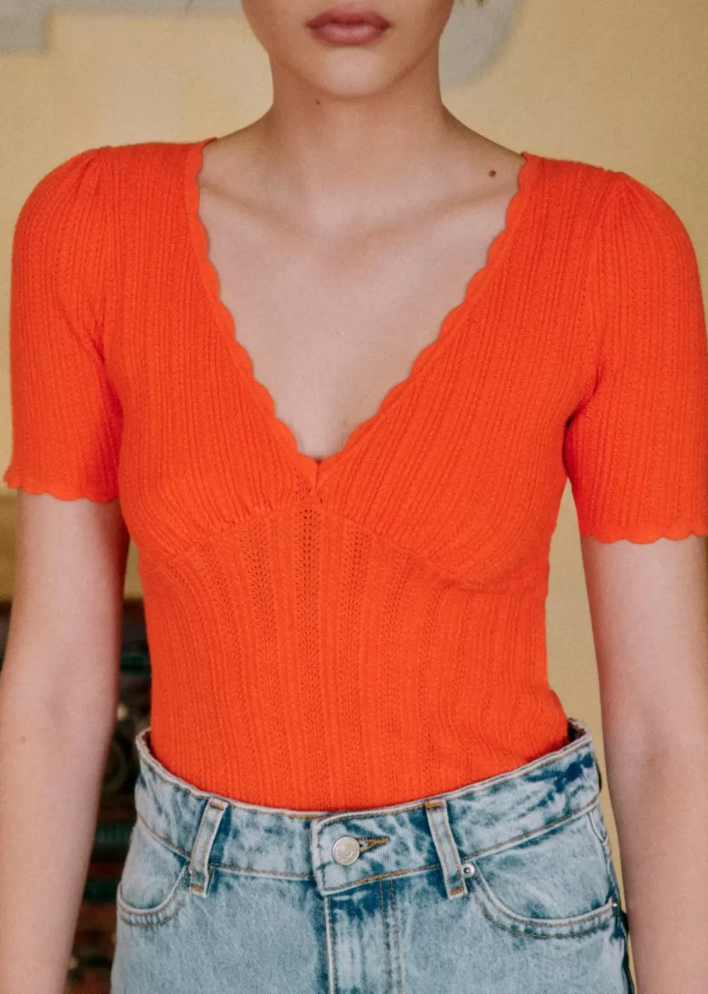 V-Neck White Short Sleeve Tops