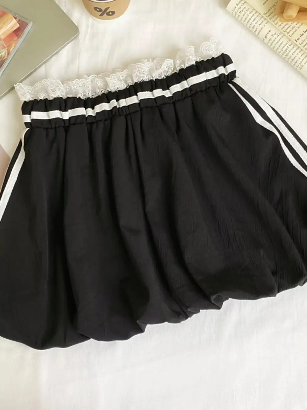 Lace Trim Elastic Waist Mini Skirt
