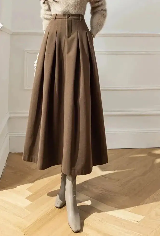 Lightweight Pleated Midi Skirt