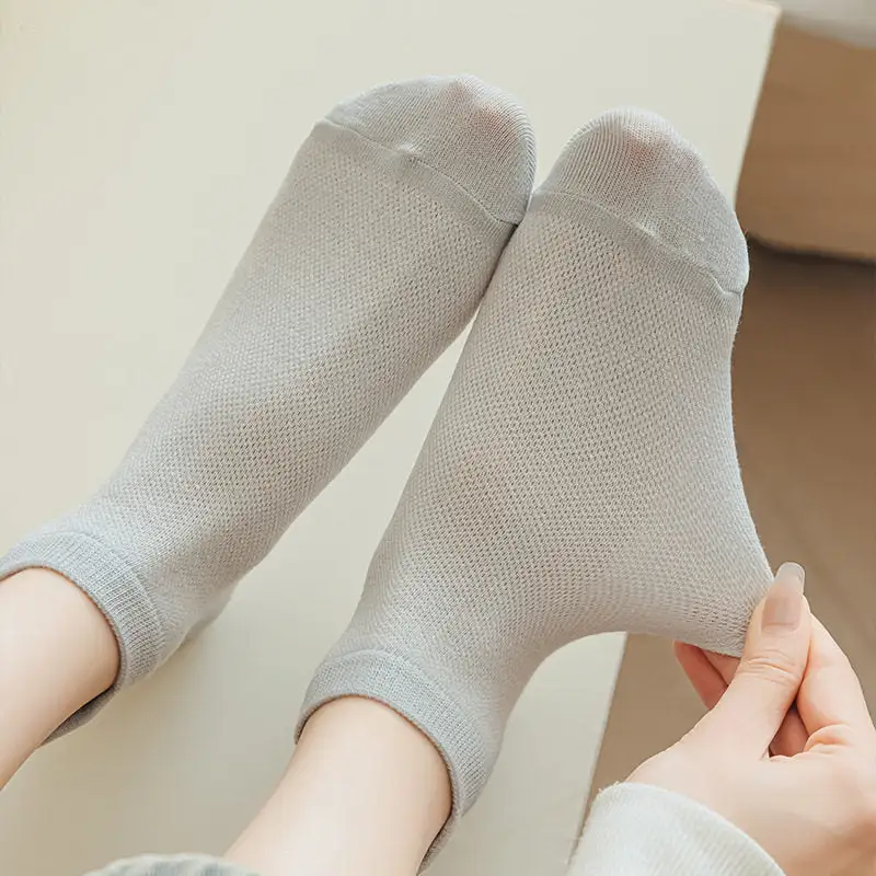 Embroidered Crown Breathable Mesh Boat Socks
