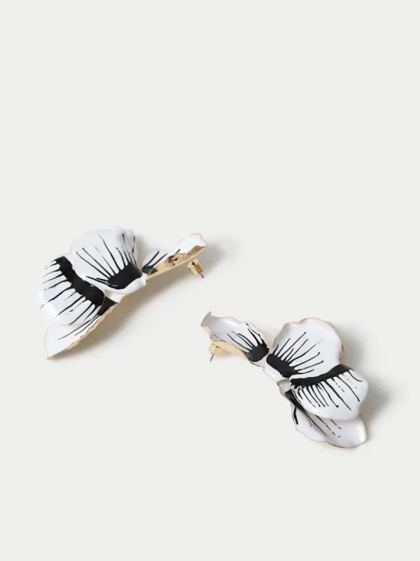 Artistic Petal Shape Earrings