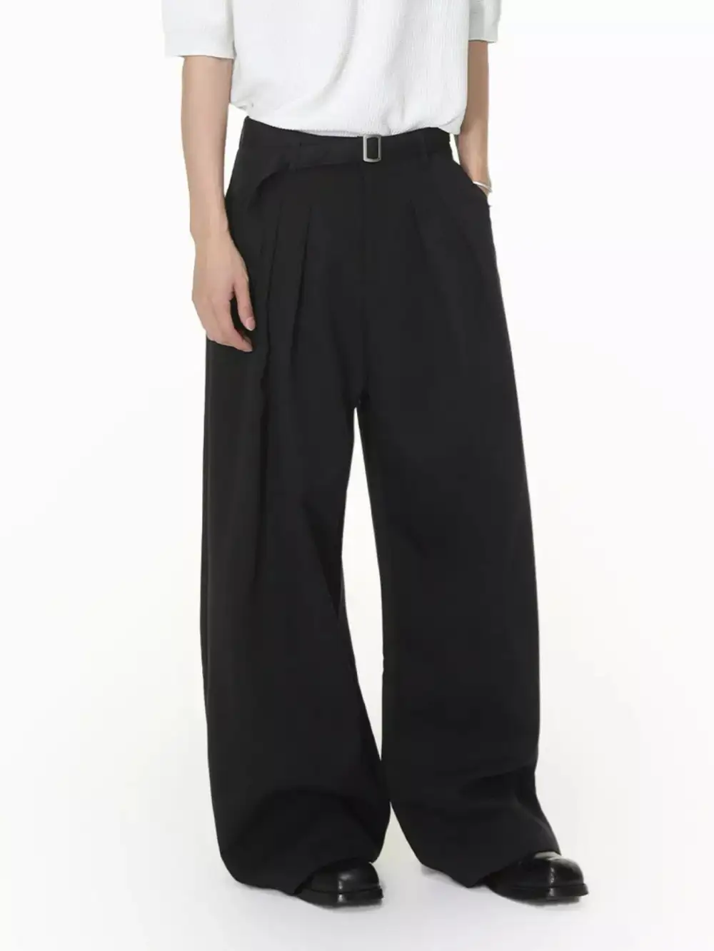 Relaxed Men's Wide Leg Pleated Pants