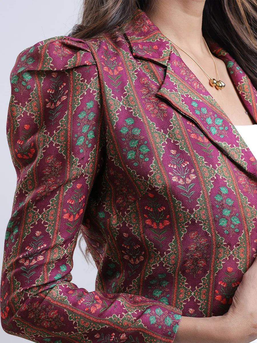 An Impressive Stylish Short Jacket For Ladies