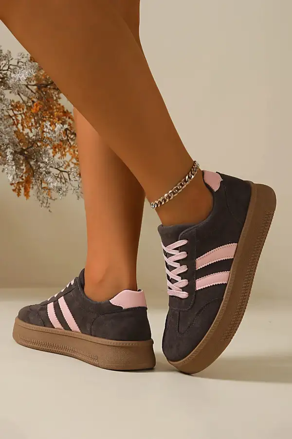 Everyday Leather Lace-Up Casual Sneakers