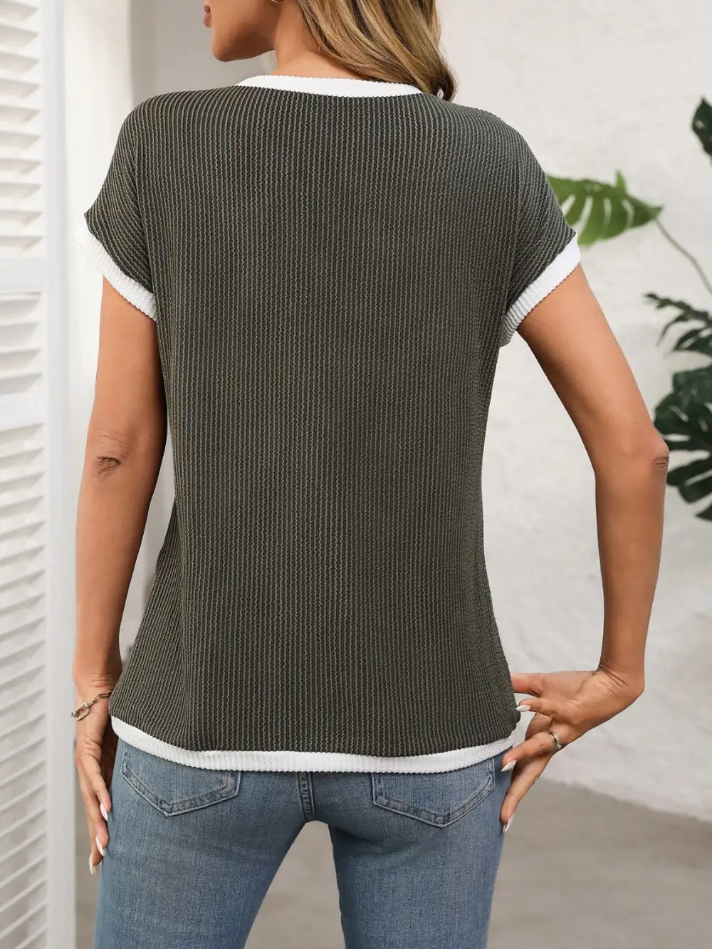 Round-Neck Short-Sleeve Contrast-Trim T-Shirt