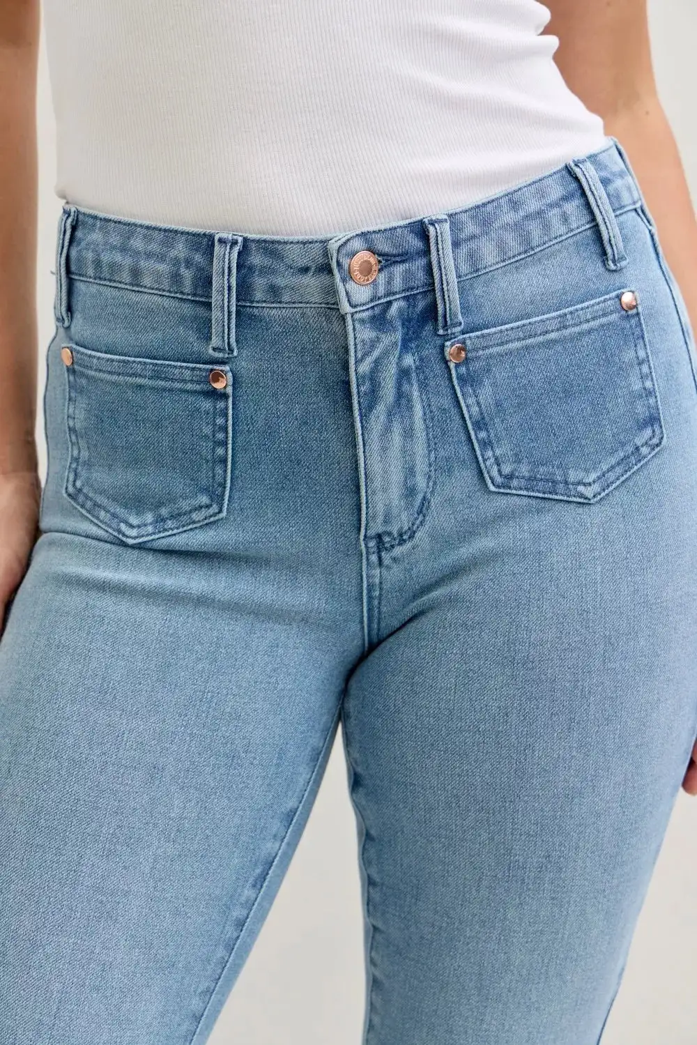 Tailored Mid Rise Flare Leg Pocketed Denim Jeans