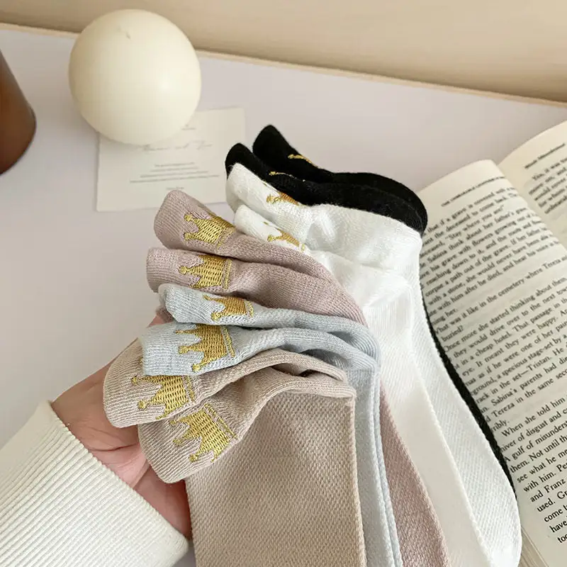 Embroidered Crown Breathable Mesh Boat Socks
