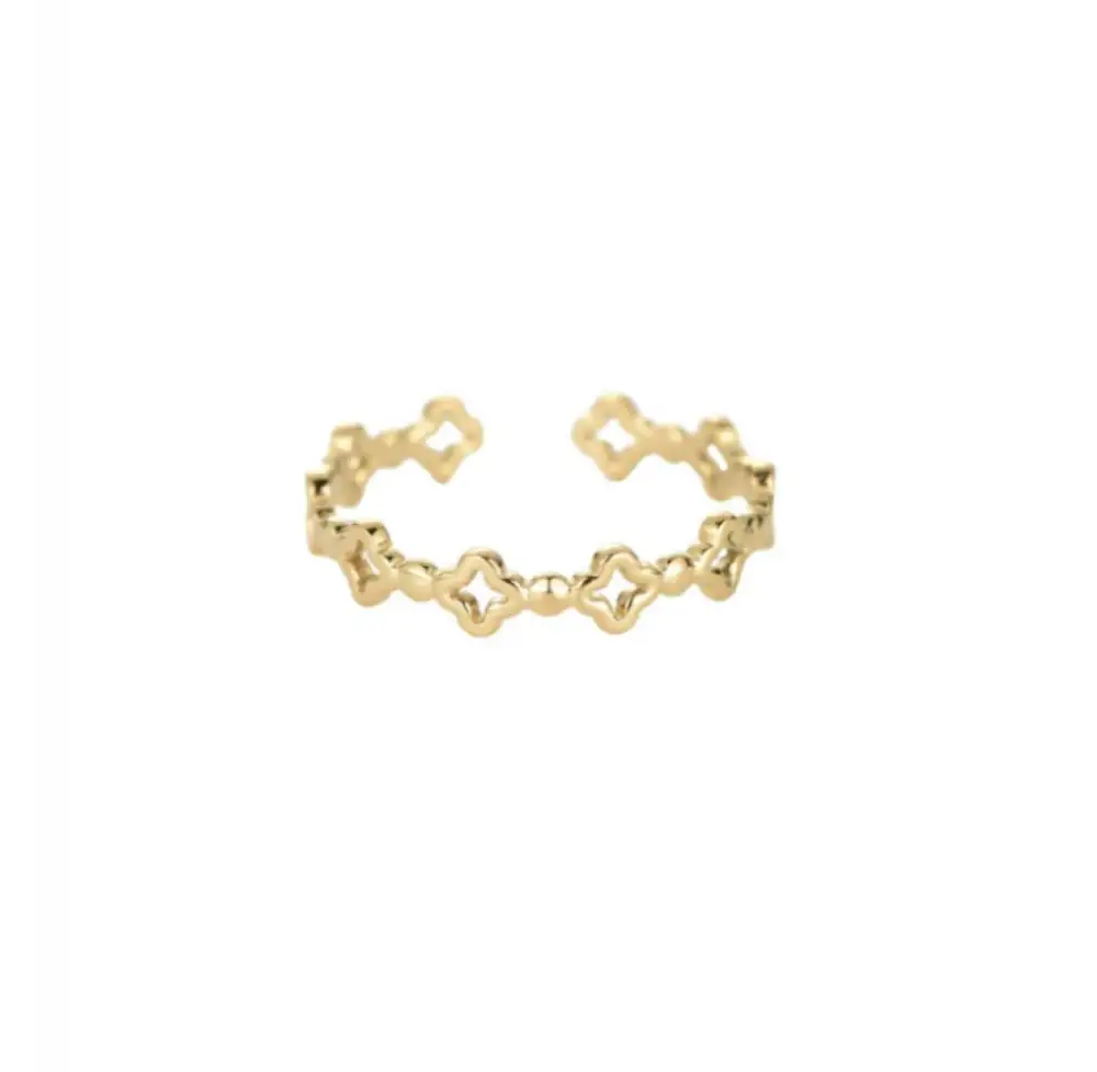 Petite Clover Ring