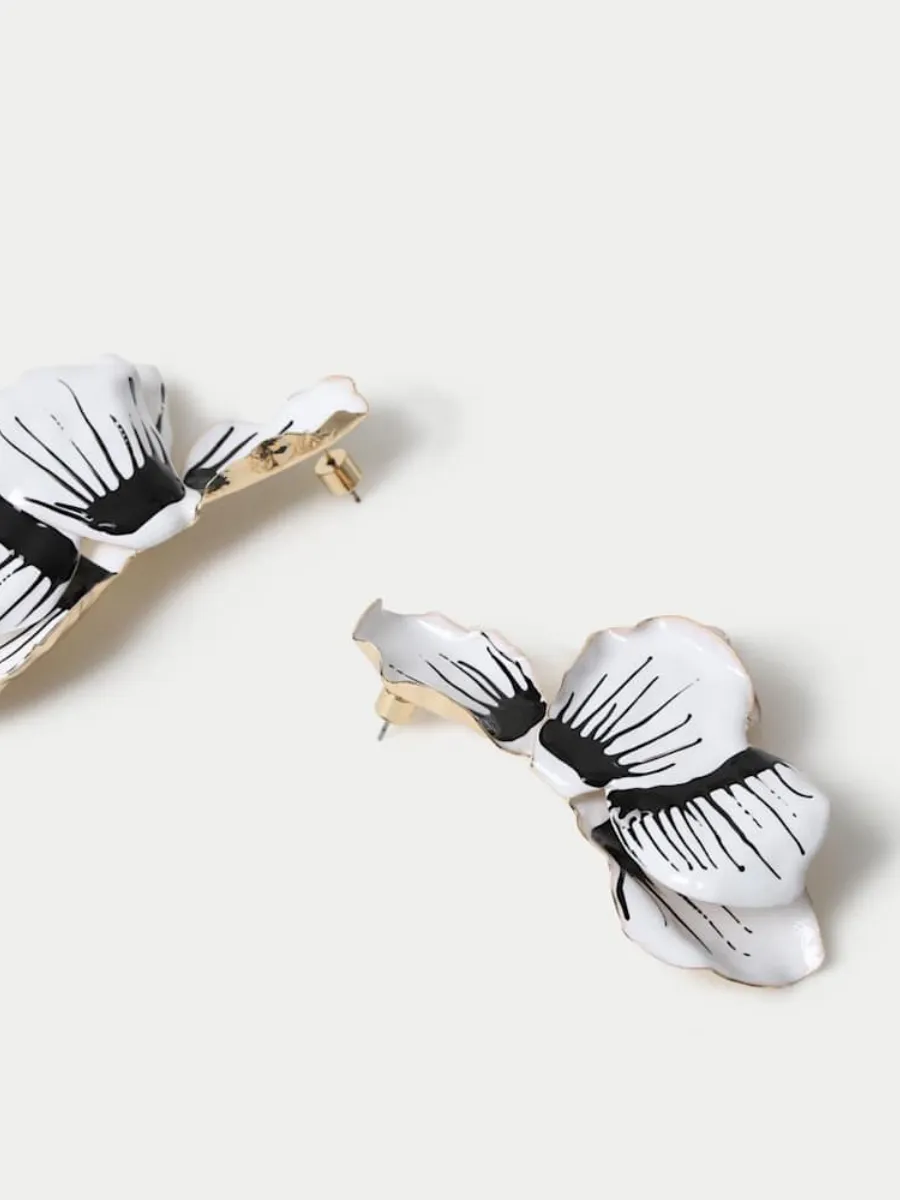 Artistic Petal Shape Earrings
