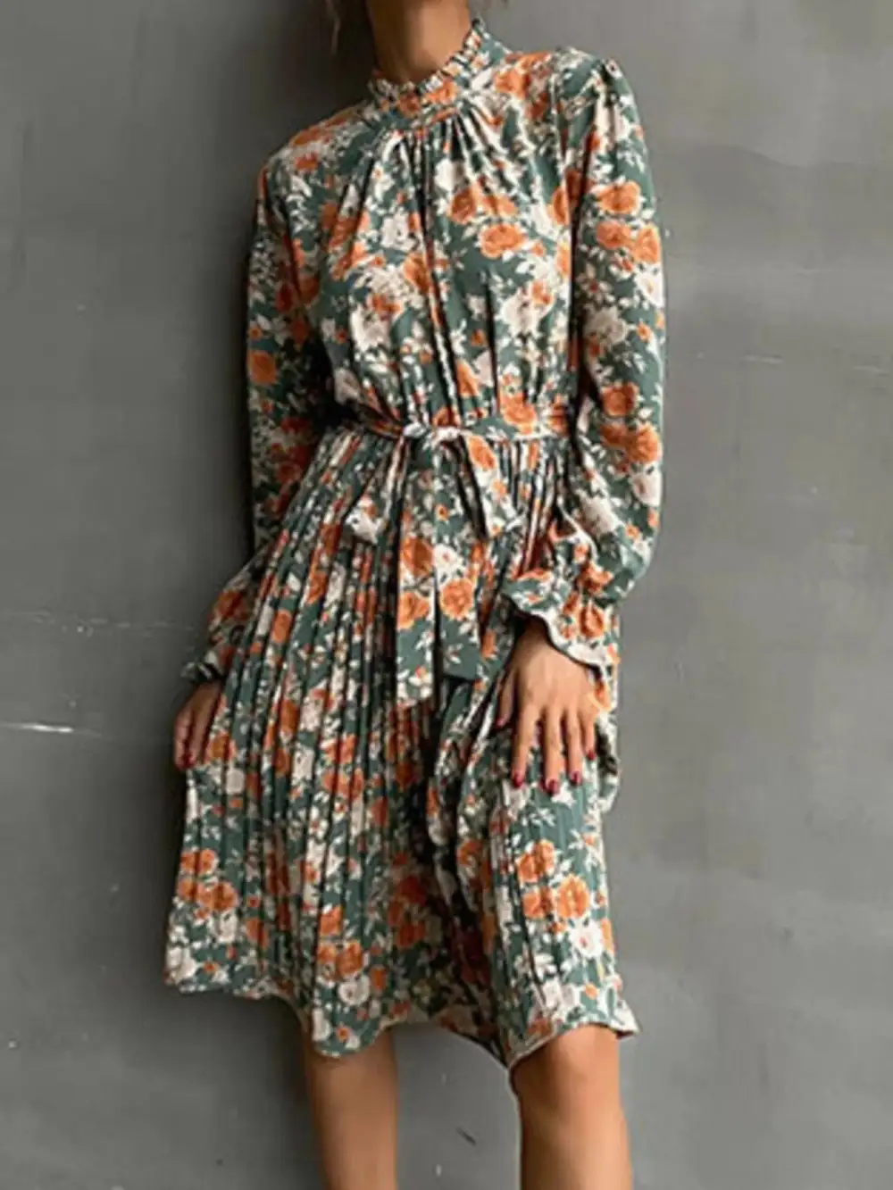 Gathered Detail Floral Printed Pleated Midi Dress