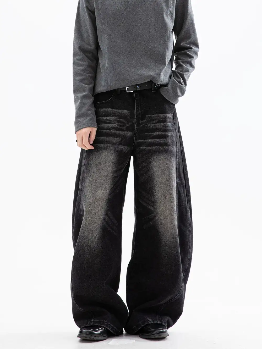 Ultra Wide-Leg Jeans