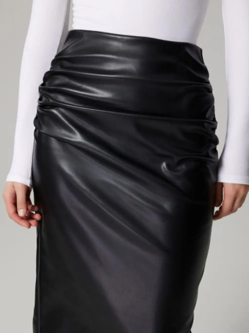 Essential Ruched Slit Skirt