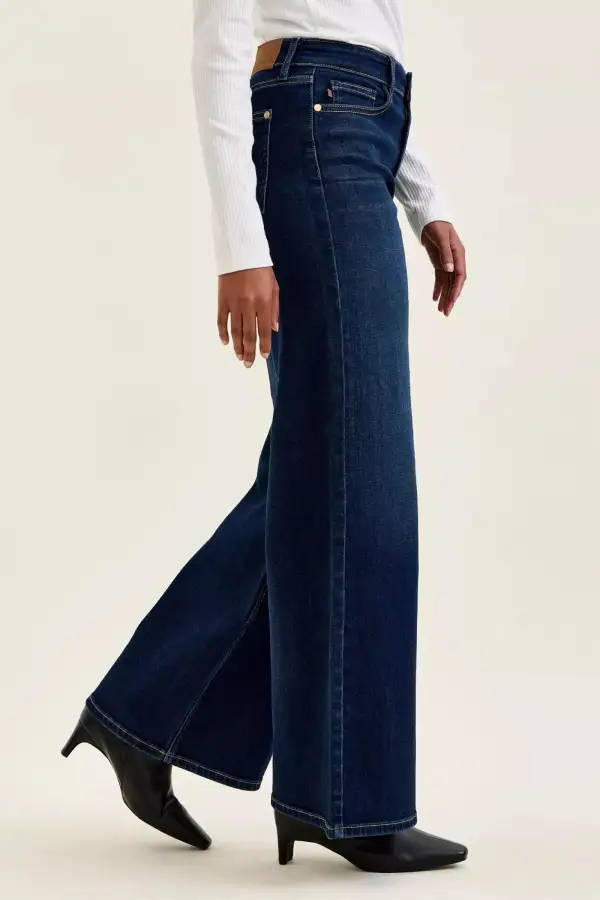 Refined High Rise Wide Leg Jeans