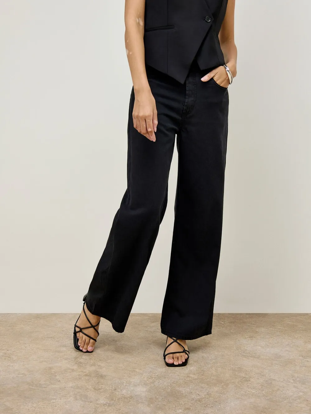 Essential Wide Leg Jeans