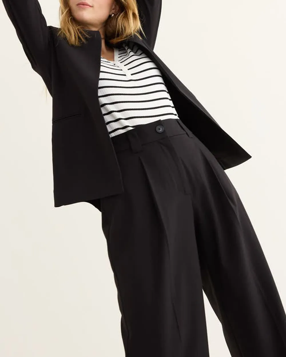 Collarless Open Blazer Elegance