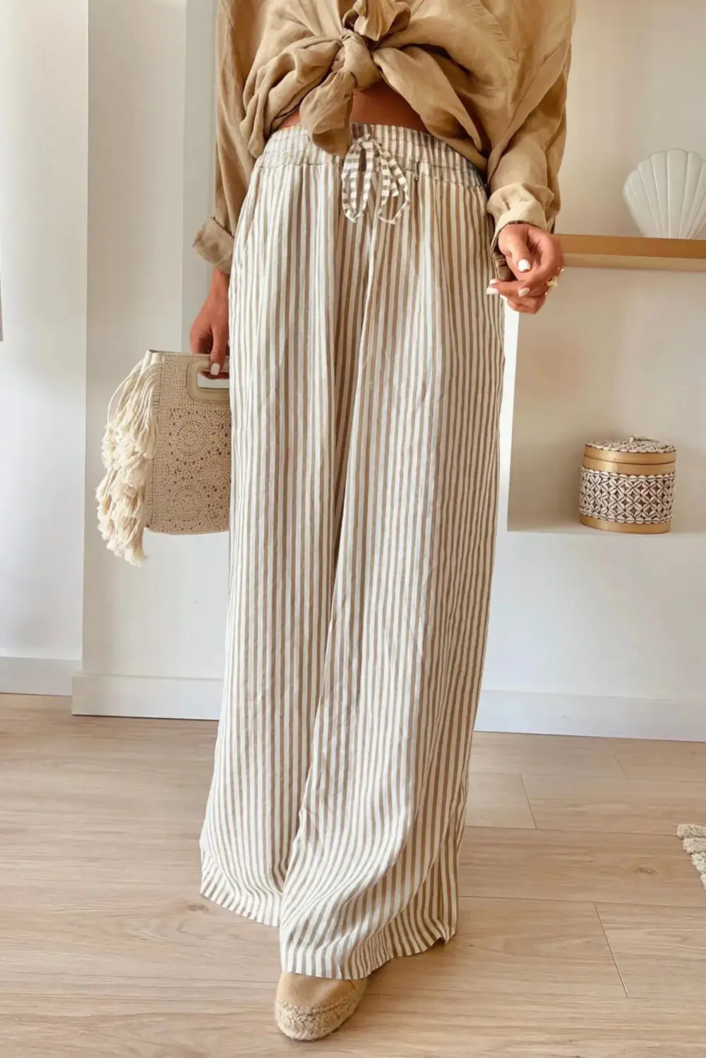 Modern Wide Leg Pocket Detail Pants