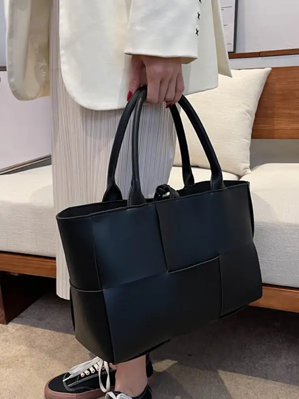 Versatile Woven Vintage Shoulder Bag