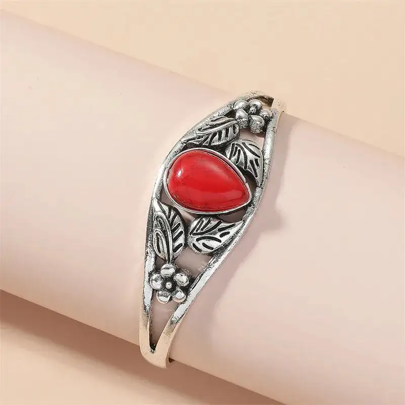 Leaf Drop Stone Bracelet