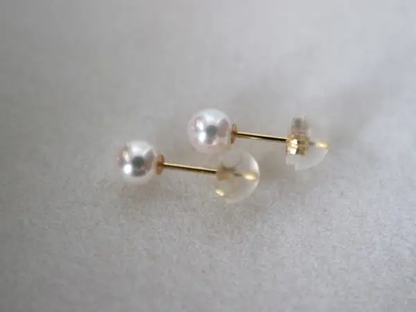 Modern Pearl Stud Earrings