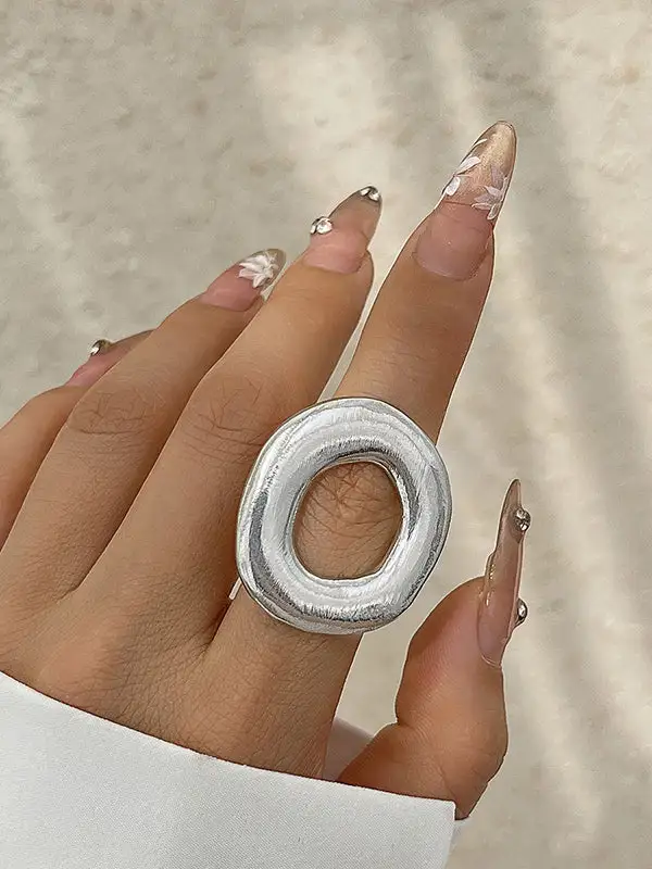 Minimal Geometric Cutout Ring