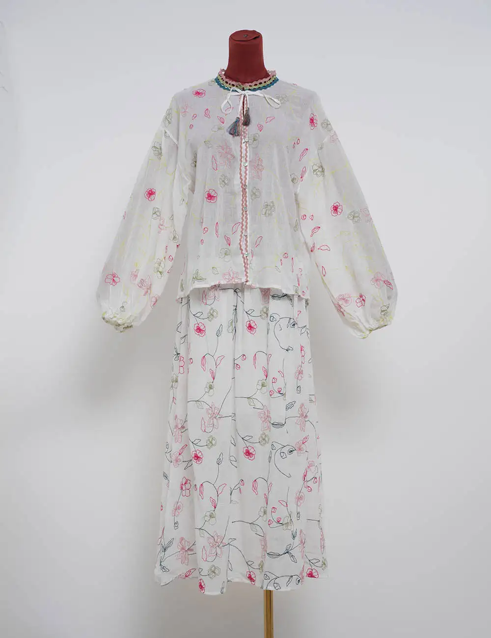Colorful Embroidery Balloon Sleeves Blouse