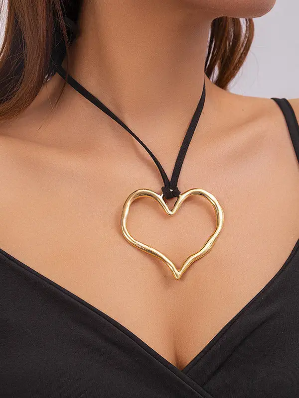 Heart Motif Cutout Necklace
