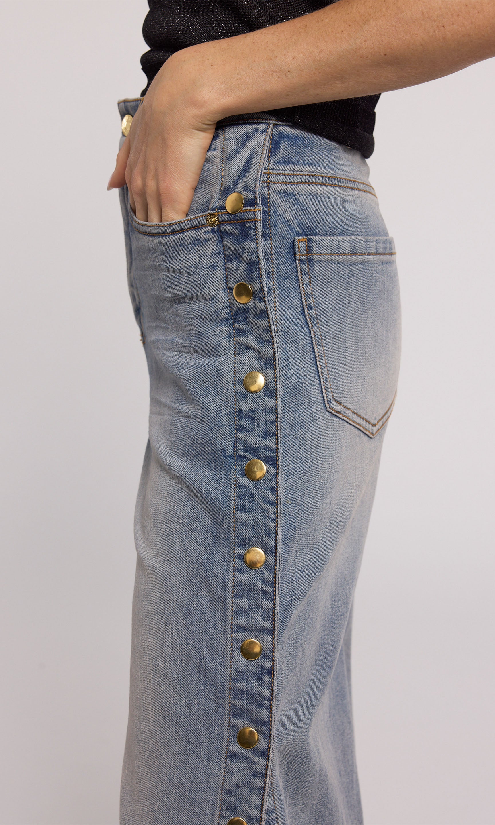 Trendy Slit Snap-Button Jeans